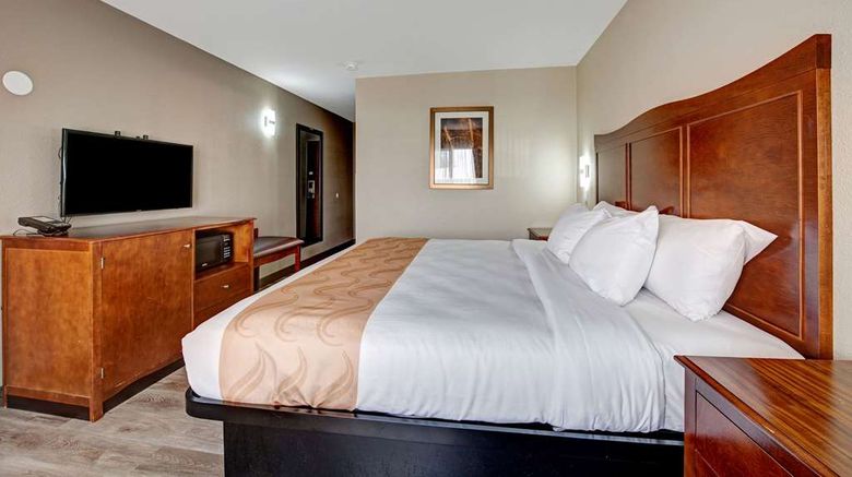<b>Quality Inn Room</b>. Images powered by <a href="https://iceportal.shijigroup.com/" title="IcePortal" target="_blank">IcePortal</a>.