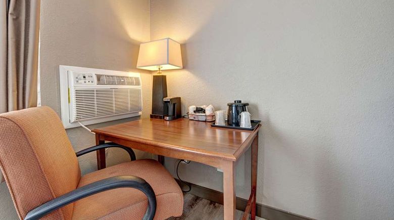 <b>Quality Inn Room</b>. Images powered by <a href="https://iceportal.shijigroup.com/" title="IcePortal" target="_blank">IcePortal</a>.
