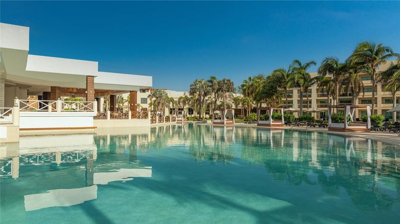 <b>Dreams Puerto Morelos Resort and Spa Pool</b>. Images powered by <a href="https://iceportal.shijigroup.com/" title="IcePortal" target="_blank">IcePortal</a>.