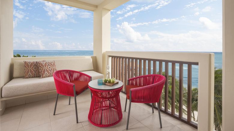 <b>Dreams Puerto Morelos Resort and Spa Suite</b>. Images powered by <a href="https://iceportal.shijigroup.com/" title="IcePortal" target="_blank">IcePortal</a>.