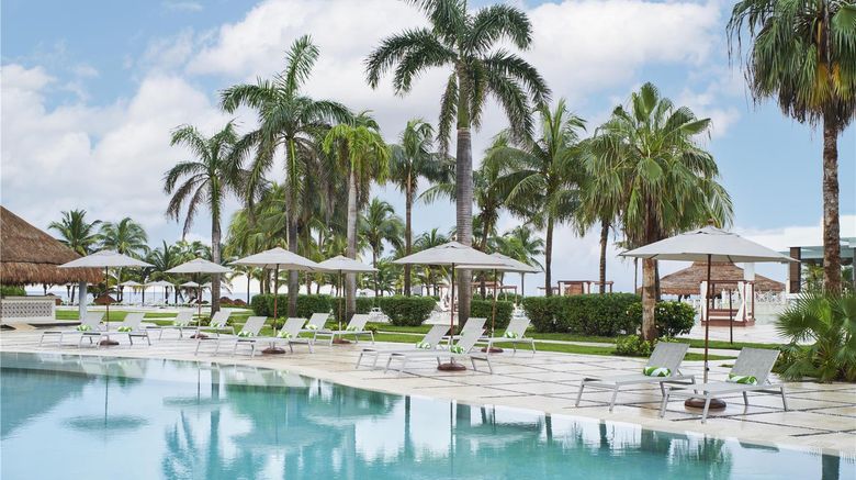 <b>Dreams Puerto Morelos Resort and Spa Pool</b>. Images powered by <a href="https://iceportal.shijigroup.com/" title="IcePortal" target="_blank">IcePortal</a>.