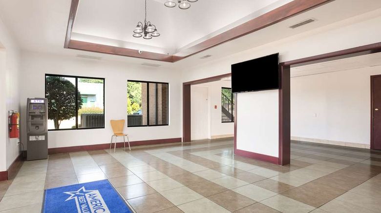 <b>Americas Best Value Inn Stockbridge Lobby</b>. Images powered by <a href="https://iceportal.shijigroup.com/" title="IcePortal" target="_blank">IcePortal</a>.