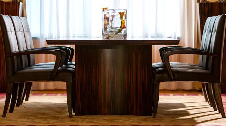 <b>Radisson Collection Hotel Yangtze Suite</b>. Images powered by <a href="https://iceportal.shijigroup.com/" title="IcePortal" target="_blank">IcePortal</a>.