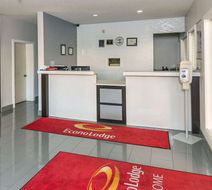 Econo Lodge Inn and Suites Medicine Hat Lobby