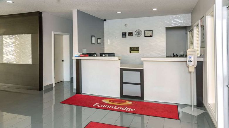 <b>Econo Lodge Inn and Suites Medicine Hat Lobby</b>. Images powered by <a href="https://iceportal.shijigroup.com/" title="IcePortal" target="_blank">IcePortal</a>.