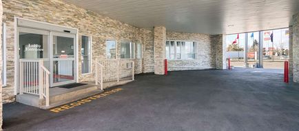 Econo Lodge Inn and Suites Medicine Hat Exterior