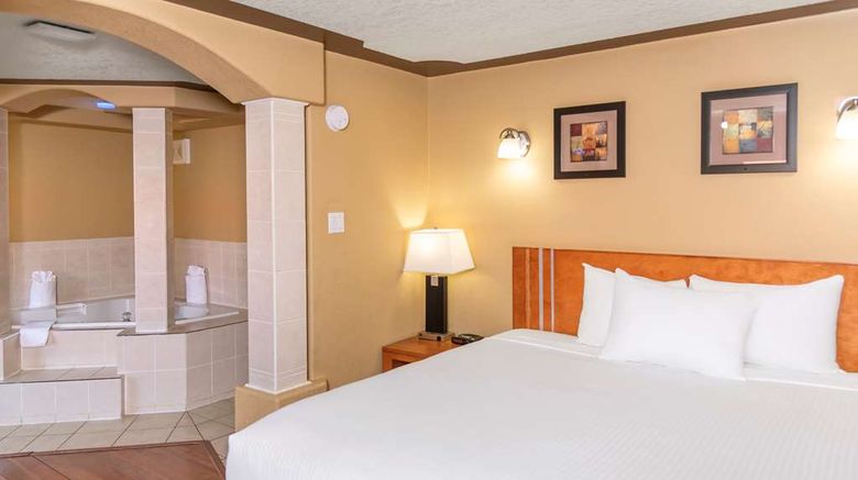 <b>Econo Lodge Inn and Suites Medicine Hat Suite</b>. Images powered by <a href="https://iceportal.shijigroup.com/" title="IcePortal" target="_blank">IcePortal</a>.