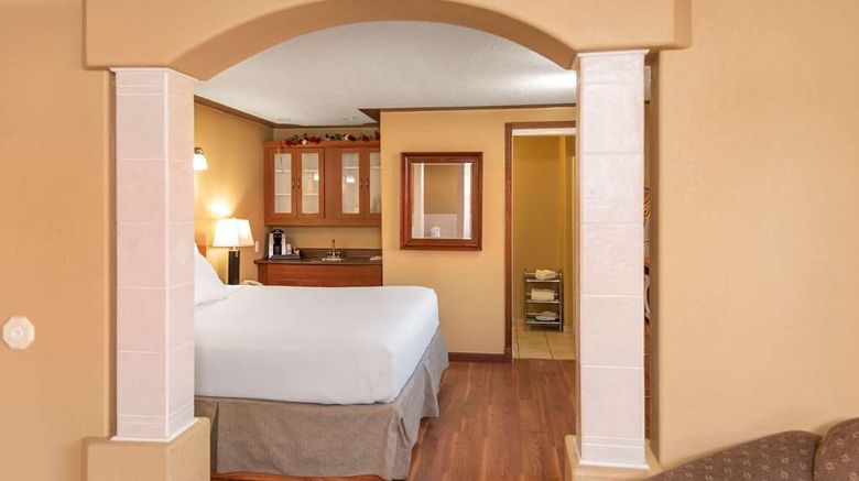 <b>Econo Lodge Inn and Suites Medicine Hat Suite</b>. Images powered by <a href="https://iceportal.shijigroup.com/" title="IcePortal" target="_blank">IcePortal</a>.