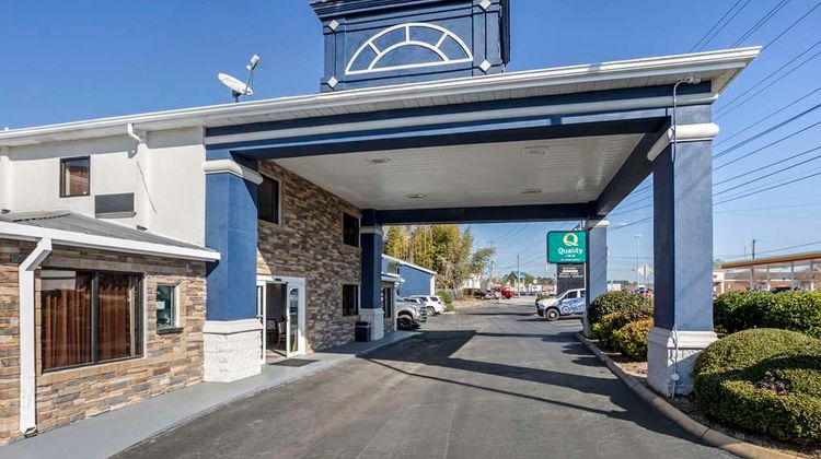 Quality Inn Exterior