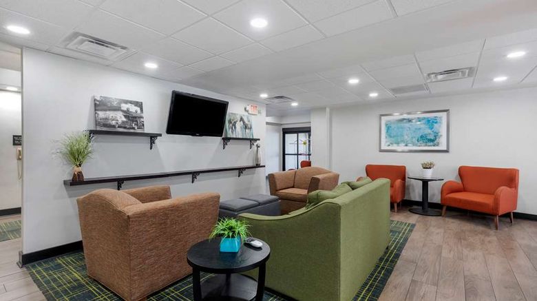 <b>Comfort Inn Sherman Lobby</b>. Images powered by <a href="https://iceportal.shijigroup.com/" title="IcePortal" target="_blank">IcePortal</a>.