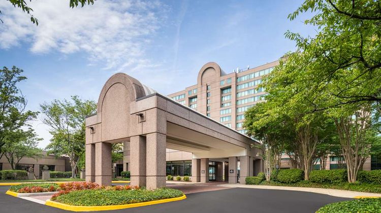 Hilton Fairfax Exterior