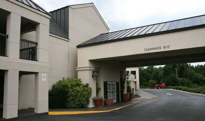 Travelodge by Wyndham Roanoke Exterior