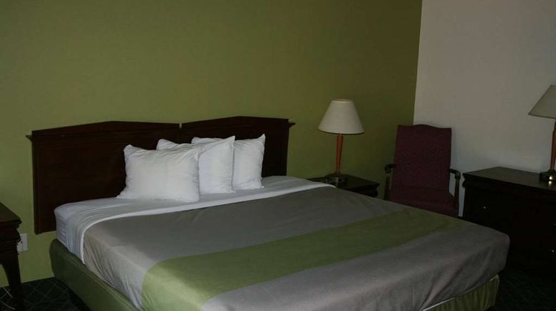 <b>Travelodge by Wyndham Roanoke Room</b>. Images powered by <a href="https://iceportal.shijigroup.com/" title="IcePortal" target="_blank">IcePortal</a>.