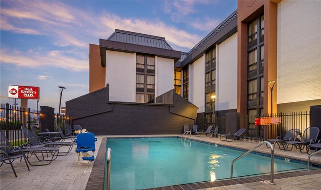 Best Western Plus North at Pyramids Exterior