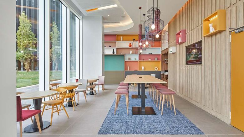 <b>Hampton Barcelona Fira Gran Via Lobby</b>. Images powered by <a href="https://iceportal.shijigroup.com/" title="IcePortal" target="_blank">IcePortal</a>.
