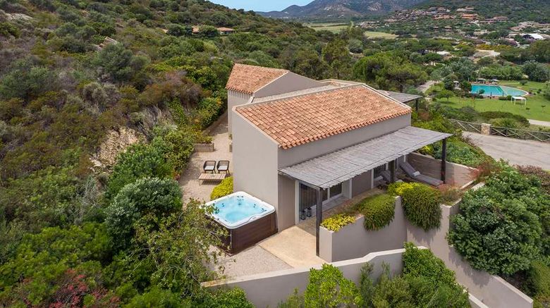 <b>Baia di Chia Resort Sardinia, Curio Coll Room</b>. Images powered by <a href="https://iceportal.shijigroup.com/" title="IcePortal" target="_blank">IcePortal</a>.
