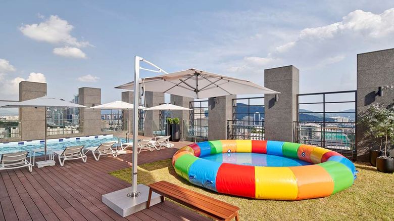 <b>Hilton Garden Inn Seoul Gangnam Pool</b>. Images powered by <a href="https://iceportal.shijigroup.com/" title="IcePortal" target="_blank">IcePortal</a>.