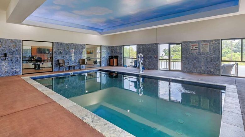 <b>Comfort Suites Pool</b>. Images powered by <a href="https://iceportal.shijigroup.com/" title="IcePortal" target="_blank">IcePortal</a>.