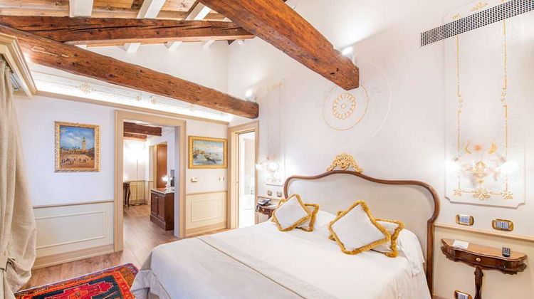 Hotel Monaco & Grand Canal Suite