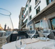 Hotel Monaco & Grand Canal Exterior