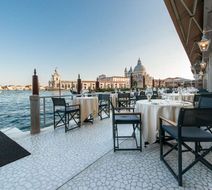 Hotel Monaco & Grand Canal Exterior