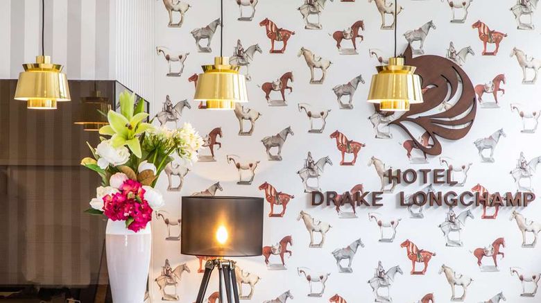 <b>Hotel Drake Longchamp Lobby</b>. Images powered by <a href="https://iceportal.shijigroup.com/" title="IcePortal" target="_blank">IcePortal</a>.