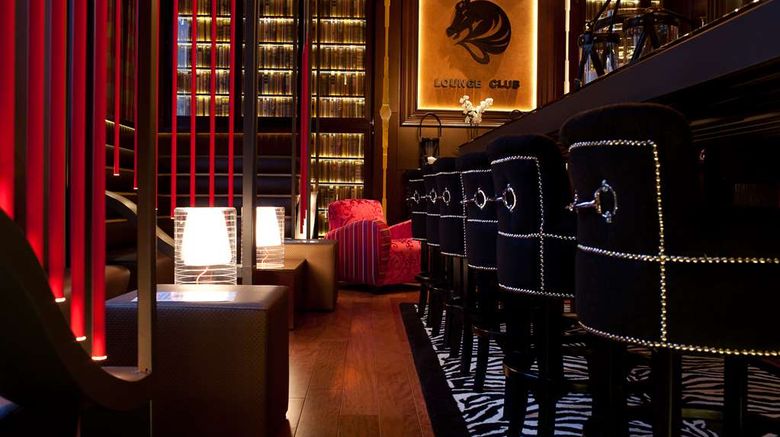 <b>Hotel Drake Longchamp Restaurant</b>. Images powered by <a href="https://iceportal.shijigroup.com/" title="IcePortal" target="_blank">IcePortal</a>.