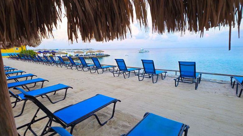 <b>Divi Flamingo Beach Resort & Casino Beach</b>. Images powered by <a href="https://iceportal.shijigroup.com/" title="IcePortal" target="_blank">IcePortal</a>.