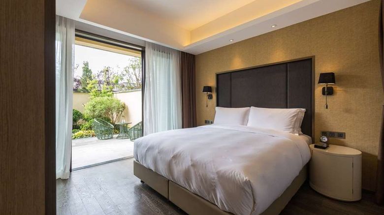<b>Wyndham Grand Royal Hotel Jinlin Lijiang Suite</b>. Images powered by <a href="https://iceportal.shijigroup.com/" title="IcePortal" target="_blank">IcePortal</a>.