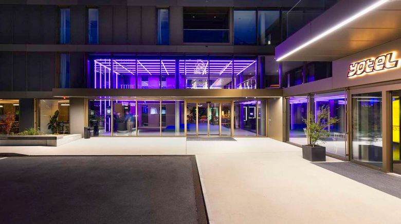 <b>YOTEL Geneva Lake Restaurant</b>. Images powered by <a href="https://iceportal.shijigroup.com/" title="IcePortal" target="_blank">IcePortal</a>.