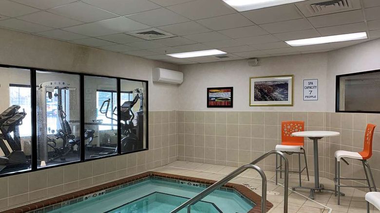 <b>Comfort Inn St Paul East Pool</b>. Images powered by <a href="https://iceportal.shijigroup.com/" title="IcePortal" target="_blank">IcePortal</a>.