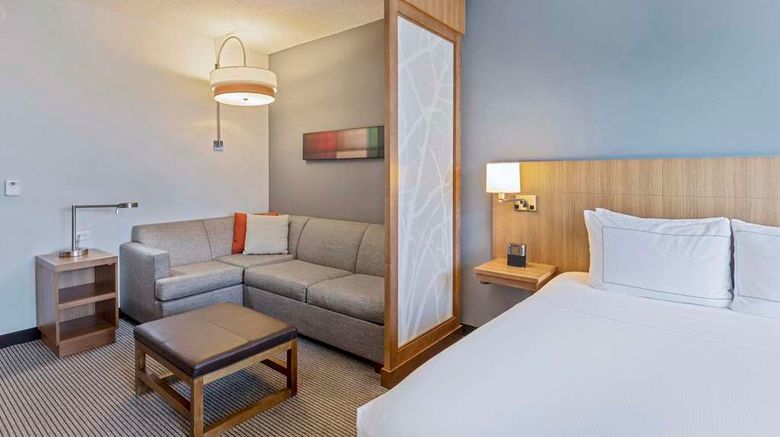 <b>DoubleTree by Hilton Asheville Downtown Room</b>. Images powered by <a href="https://iceportal.shijigroup.com/" title="IcePortal" target="_blank">IcePortal</a>.