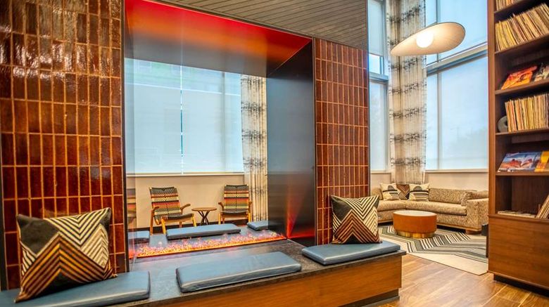<b>DoubleTree by Hilton Asheville Downtown Lobby</b>. Images powered by <a href="https://iceportal.shijigroup.com/" title="IcePortal" target="_blank">IcePortal</a>.