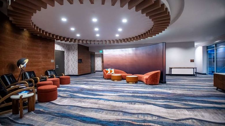 <b>DoubleTree by Hilton Asheville Downtown Meeting</b>. Images powered by <a href="https://iceportal.shijigroup.com/" title="IcePortal" target="_blank">IcePortal</a>.