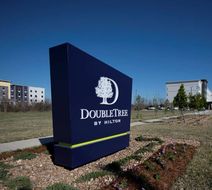 DoubleTree by Hilton Lake Charles W Exterior