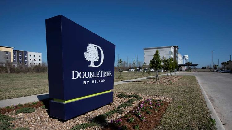 DoubleTree by Hilton Lake Charles W Exterior