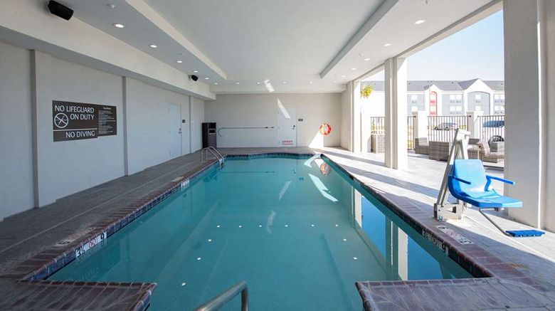 <b>DoubleTree by Hilton Lake Charles W Pool</b>. Images powered by <a href="https://iceportal.shijigroup.com/" title="IcePortal" target="_blank">IcePortal</a>.