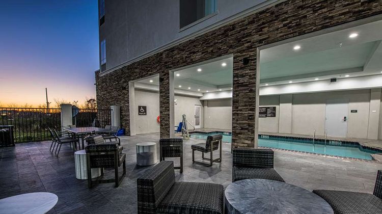 DoubleTree by Hilton Lake Charles W Pool