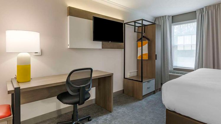 Comfort Inn and Suites Hadley Room
