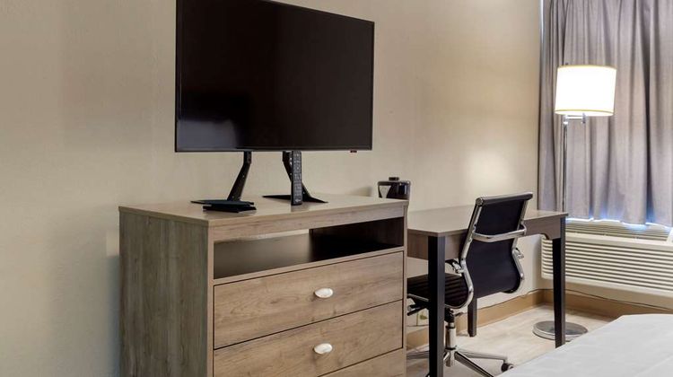 Suburban Studios Raleigh North Room