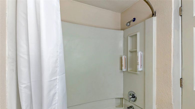 <b>Suburban Studios Raleigh North Room</b>. Images powered by <a href="https://iceportal.shijigroup.com/" title="IcePortal" target="_blank">IcePortal</a>.
