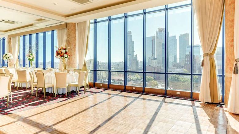 <b>Vista LIC Hotel, BW Premier Collection Ballroom</b>. Images powered by <a href="https://iceportal.shijigroup.com/" title="IcePortal" target="_blank">IcePortal</a>.