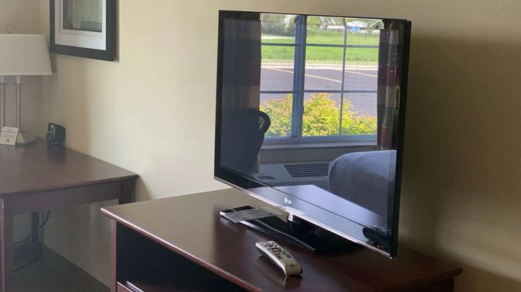 AmericInn by Wyndham Oshkosh Room