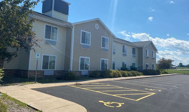 AmericInn by Wyndham Oshkosh Exterior