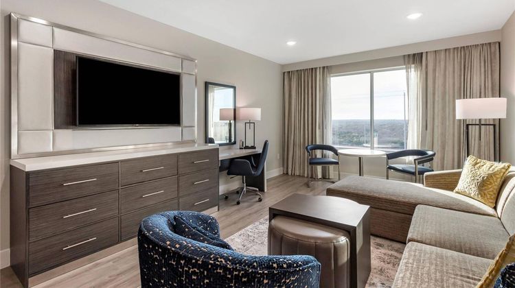 Cambria Hotel Uptown near the Domain Suite