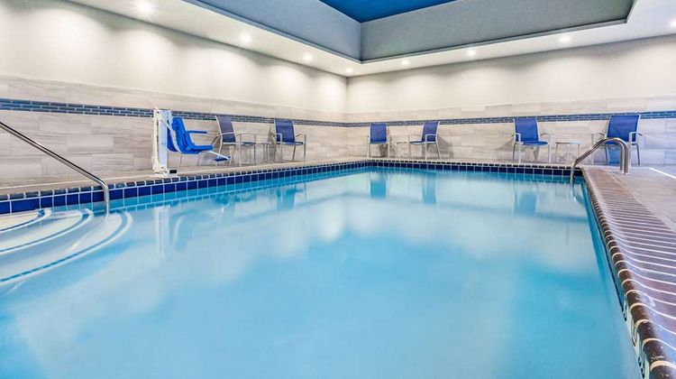 La Quinta Inn & Suites near Notre Dame Pool