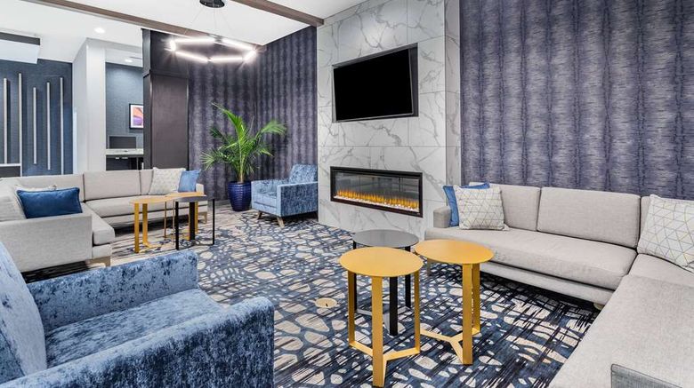 <b>La Quinta Inn & Suites near Notre Dame Lobby</b>. Images powered by <a href="https://iceportal.shijigroup.com/" title="IcePortal" target="_blank">IcePortal</a>.