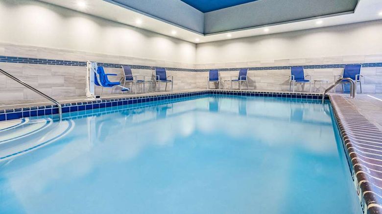 <b>La Quinta Inn & Suites near Notre Dame Pool</b>. Images powered by <a href="https://iceportal.shijigroup.com/" title="IcePortal" target="_blank">IcePortal</a>.