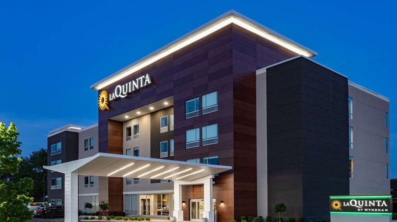 <b>La Quinta Inn & Suites near Notre Dame Exterior</b>. Images powered by <a href="https://iceportal.shijigroup.com/" title="IcePortal" target="_blank">IcePortal</a>.