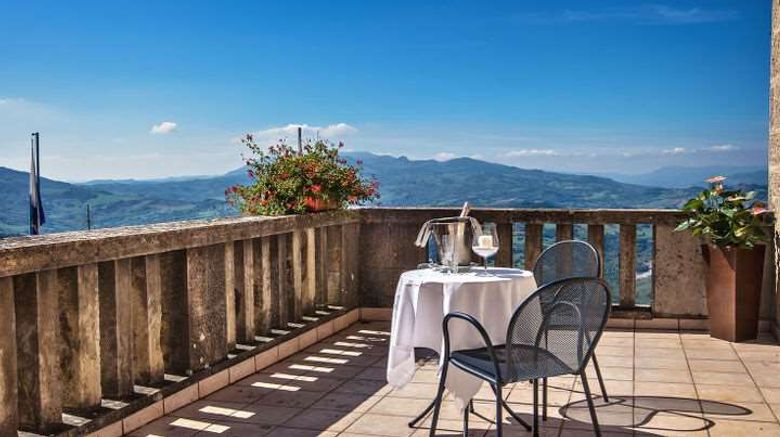 <b>Hotel Titano Room</b>. Images powered by <a href="https://iceportal.shijigroup.com/" title="IcePortal" target="_blank">IcePortal</a>.